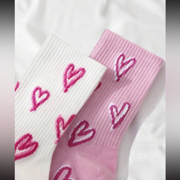 2 pair heart patterned Valentine’s Day socks nwt size 6-8 size - Picture 2 of 4